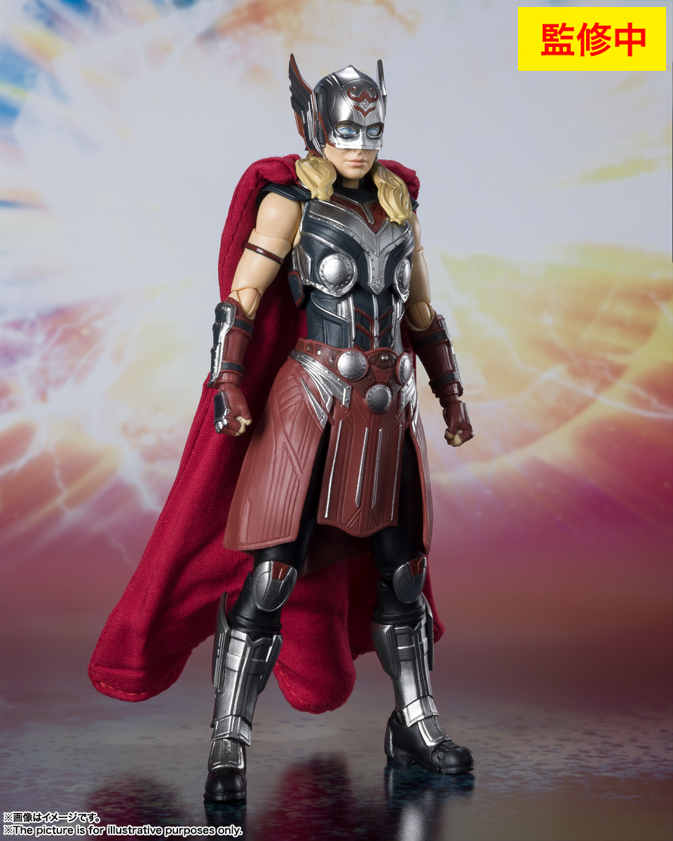 Jane (Natalie Portman) with Mjolnir toy from Thor: Love and Thunder.