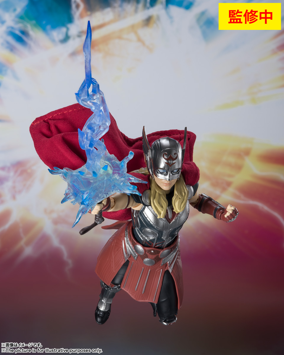 Jane (Natalie Portman) with Mjolnir toy from Thor: Love and Thunder.